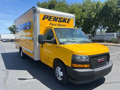 GMC G33903 Box Truck - 401HP, 6 Speed Automatic, Roll up Door