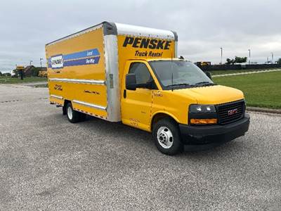 GMC G33903 Box Truck - 401HP, 6 Speed Automatic, Roll up Door