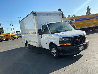 GMC G33903 Box Truck - 401HP, 6 Speed Automatic, Roll up Door
