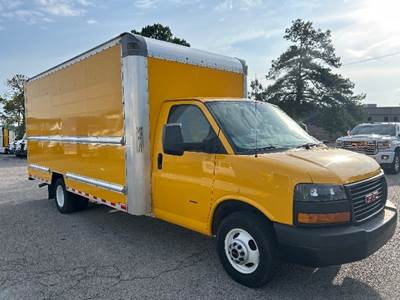 GMC G33903 Box Truck - 401HP, 6 Speed Automatic, Roll up Door