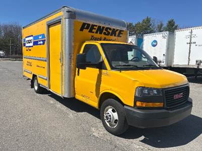 GMC G33903 Box Truck - 401HP, 6 Speed Automatic, Roll up Door