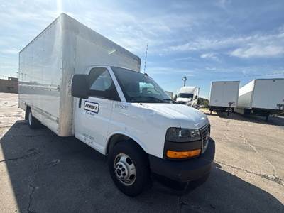 GMC G33903 Box Truck - 341HP, 6 Speed Automatic, Roll up Door