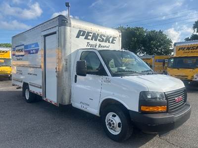 GMC G33903 Box Truck - 401HP, 6 Speed Automatic, Roll up Door