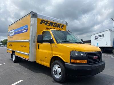 GMC G33903 Box Truck - 401HP, 6 Speed Automatic, Roll up Door