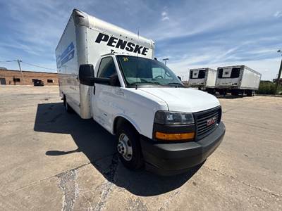 GMC G33903 Box Truck - 401HP, 6 Speed Automatic, Roll up Door