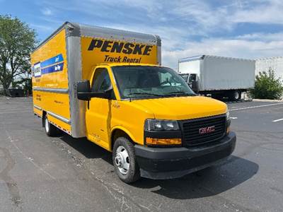 GMC G33903 Box Truck - 401HP, 6 Speed Automatic, Roll up Door