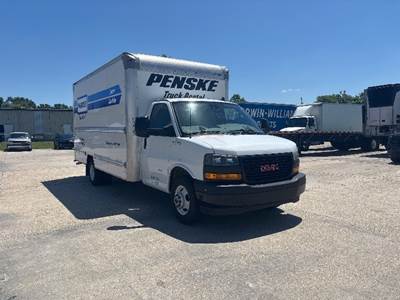GMC G33903 Box Truck - 401HP, 6 Speed Automatic, Roll up Door