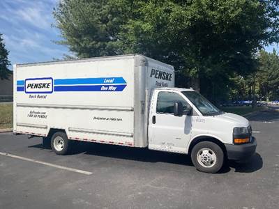 GMC G33903 Box Truck - 401HP, 6 Speed Automatic, Roll up Door