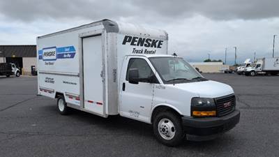 GMC G33903 Box Truck - 401HP, 6 Speed Automatic, Roll up Door