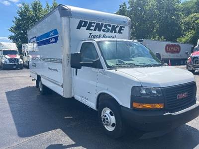 GMC G33903 Box Truck - 401HP, 6 Speed Automatic, Roll up Door