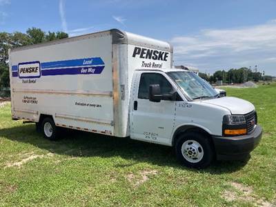 GMC G33903 Box Truck - 401HP, 6 Speed Automatic, Roll up Door
