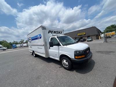 GMC G33903 Box Truck - 401HP, 6 Speed Automatic, Roll up Door