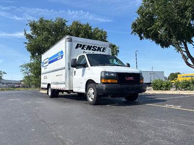 GMC G33903 Box Truck - 401HP, 6 Speed Automatic, Roll up Door