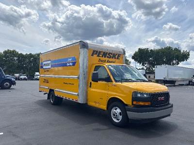 GMC G33903 Box Truck - 401HP, 6 Speed Automatic, Roll up Door
