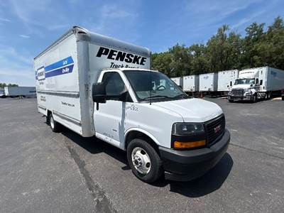 GMC G33903 Box Truck - 401HP, 6 Speed Automatic, Roll up Door