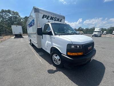 GMC G33903 Box Truck - 401HP, 6 Speed Automatic, Roll up Door