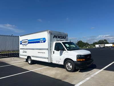 GMC G33903 Box Truck - 401HP, 6 Speed Automatic, Roll up Door