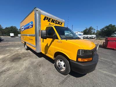 GMC G33903 Box Truck - 401HP, 6 Speed Automatic, Roll up Door