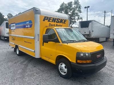 GMC G33903 Box Truck - 401HP, 6 Speed Automatic, Roll up Door