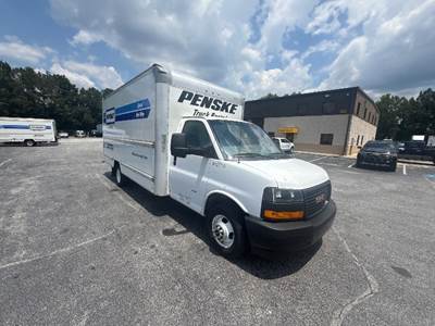 GMC G33903 Box Truck - 401HP, 6 Speed Automatic, Roll up Door