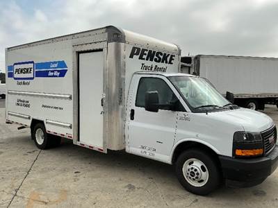 GMC G33903 Box Truck - 401HP, 6 Speed Automatic, Roll up Door