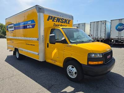 GMC G33903 Box Truck - 401HP, 6 Speed Automatic, Roll up Door