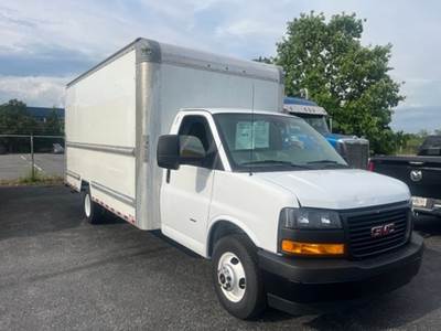 GMC G33903 Box Truck - 401HP, 6 Speed Automatic, Roll up Door