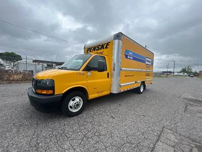 GMC G33903 Box Truck - 401HP, 6 Speed Automatic, Roll up Door