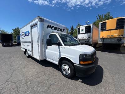 GMC G33903 Box Truck - 401HP, 6 Speed Automatic, Roll up Door