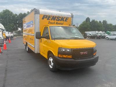 GMC G33903 Box Truck - 401HP, 6 Speed Automatic, Roll up Door