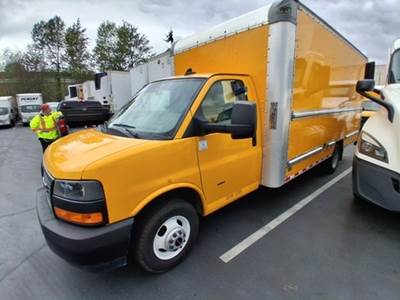 GMC G33903 Box Truck - 401HP, 6 Speed Automatic, Roll up Door