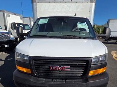 GMC G33903 Box Truck - 401HP, 6 Speed Automatic, Roll up Door