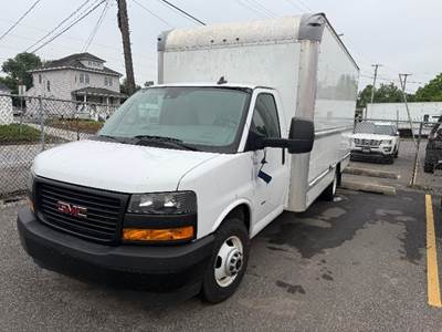 GMC G33903 Box Truck - 401HP, 6 Speed Automatic, Roll up Door