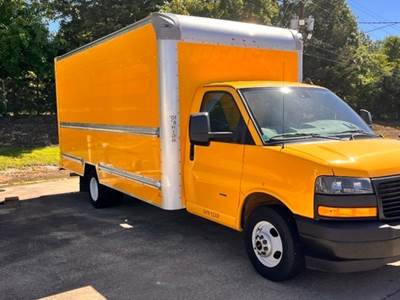 GMC G33903 Box Truck - 401HP, 6 Speed Automatic, Roll up Door