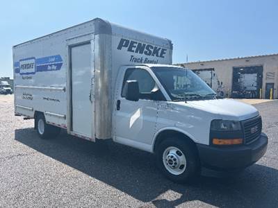 GMC G33903 Box Truck - 401HP, 6 Speed Automatic, Roll up Door