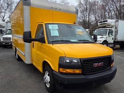 GMC G33903 Box Truck - 401HP, 6 Speed Automatic, Roll up Door