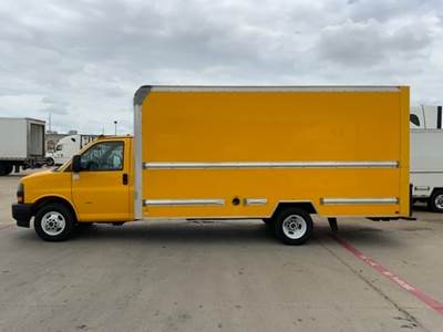 GMC G33903 Box Truck - 401HP, 6 Speed Automatic, Roll up Door