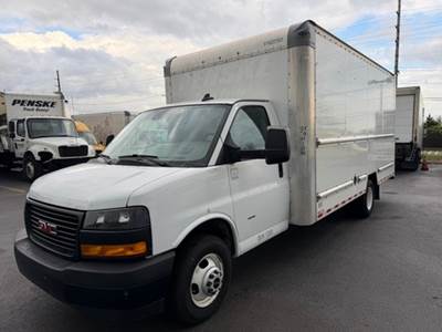 GMC G33903 Box Truck - 401HP, 6 Speed Automatic, Roll up Door