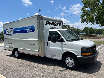 GMC G33903 Box Truck - 401HP, 6 Speed Automatic, Roll up Door