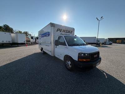 GMC G33903 Box Truck - 401HP, 6 Speed Automatic, Roll up Door