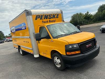 GMC G33903 Box Truck - 401HP, 6 Speed Automatic, Roll up Door