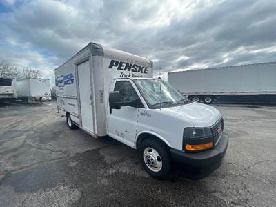 GMC G33903 Box Truck - 401HP, 6 Speed Automatic, Roll up Door