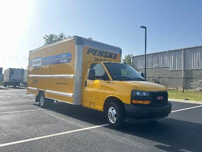 GMC G33903 Box Truck - 401HP, 6 Speed Automatic, Roll up Door