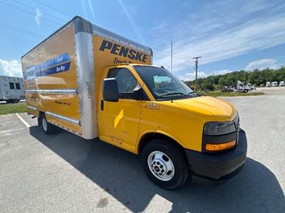 GMC G33903 Box Truck - 401HP, 6 Speed Automatic, Roll up Door