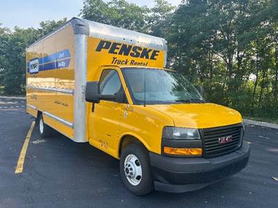 GMC G33903 Box Truck - 401HP, 6 Speed Automatic, Roll up Door