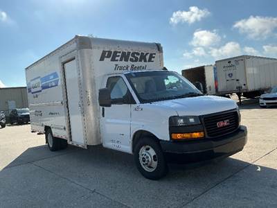 GMC G33903 Box Truck - 401HP, 6 Speed Automatic, Roll up Door