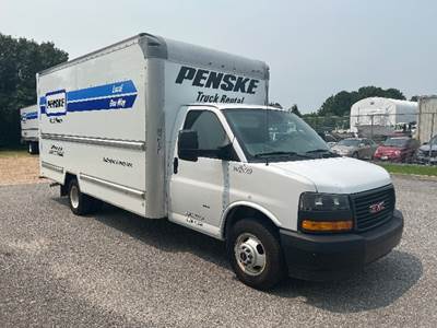 GMC G33903 Box Truck - 401HP, 6 Speed Automatic, Roll up Door