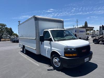 GMC G33903 Box Truck - 401HP, 6 Speed Automatic, Roll up Door