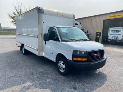 GMC G33903 Box Truck - 401HP, 6 Speed Automatic, Roll up Door