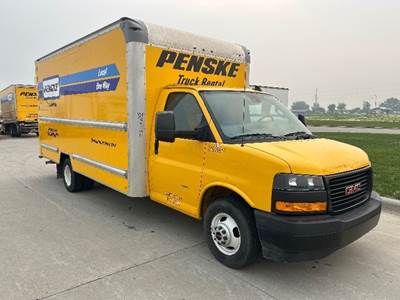 GMC G33903 Box Truck - 401HP, 6 Speed Automatic, Roll up Door